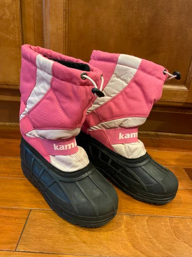 Kamik snow boots size 3