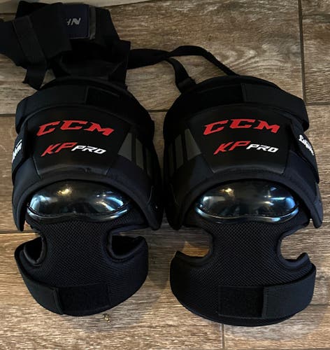 CCM GOALIE KNEE PADS