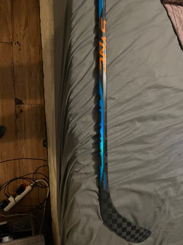 Intermediate Right Handed P28 Nexus Sync Hockey Stick
