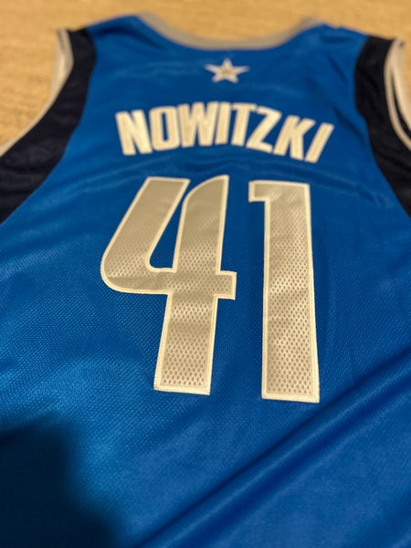 2011 NBA Authentic Dirk Nowitzki jersey, championship season, size M  Authentic 