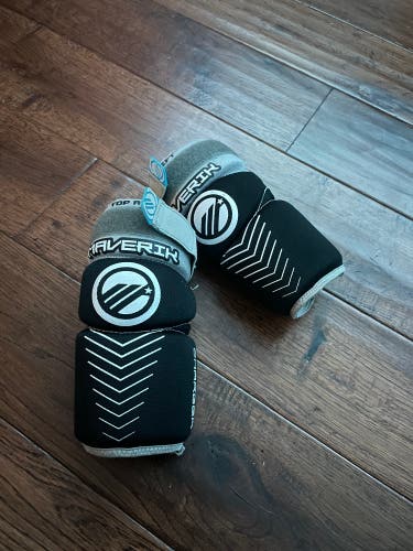 Adult Medium Maverik Charger Arm Pads