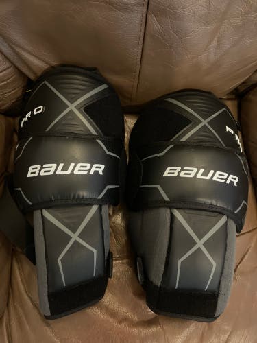 Bauer knee guards