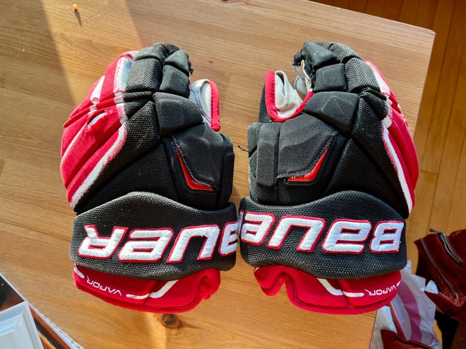 Used Bauer Vapor APX2 Pro Gloves 14"