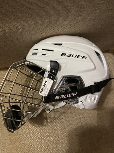 Used Medium Bauer Re-Akt 85 Helmet
