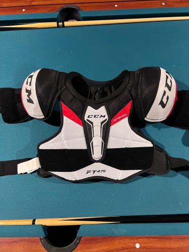 Senior Medium CCM  JetSpeed FT475 Shoulder Pads