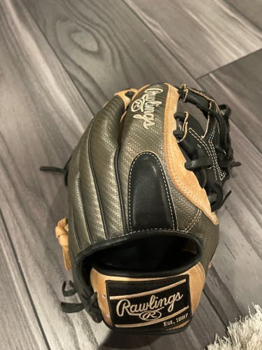 Used Right Hand Throw Rawlings Infield Heart of the Hide Baseball Glove 11.5"