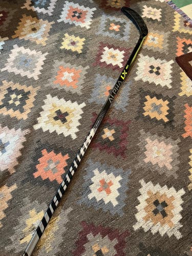 Senior Right Handed W03 Alpha LX Pro Hockey Stick