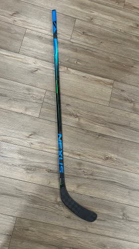 Senior Right Handed P92  Nexus Geo Hockey Stick