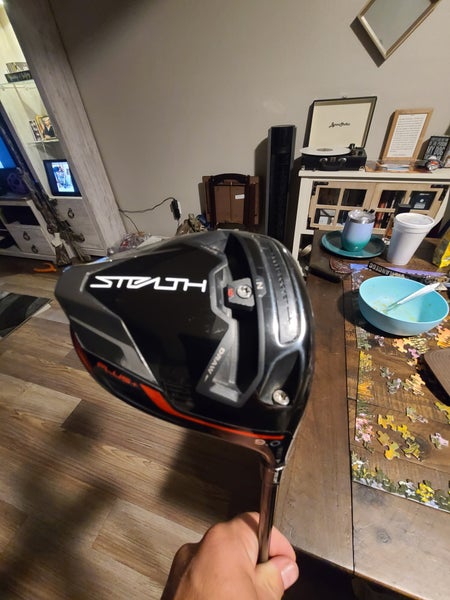 Used Men's Right Handed TaylorMade Stealth Driver Regular Flex 9 Loft