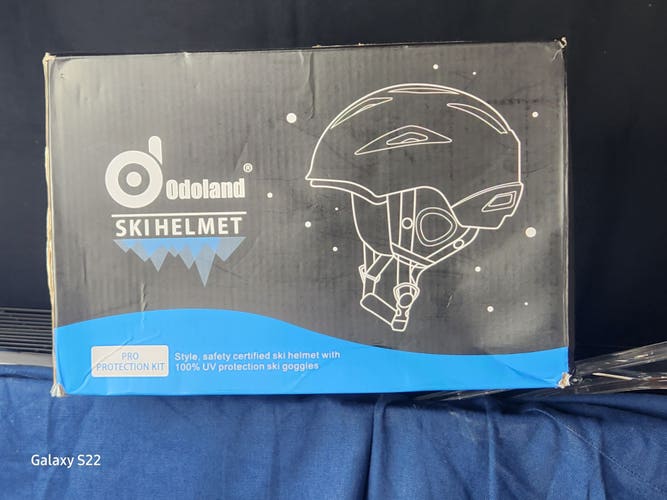 New Unisex Odoland Protection Kit with Helmet and Goggles Size M 22.4-23.2"