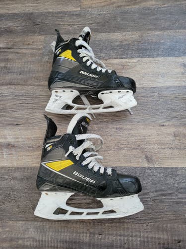 Intermediate Used Bauer Supreme 3S Pro Hockey Skates Regular Width Size 5.5
