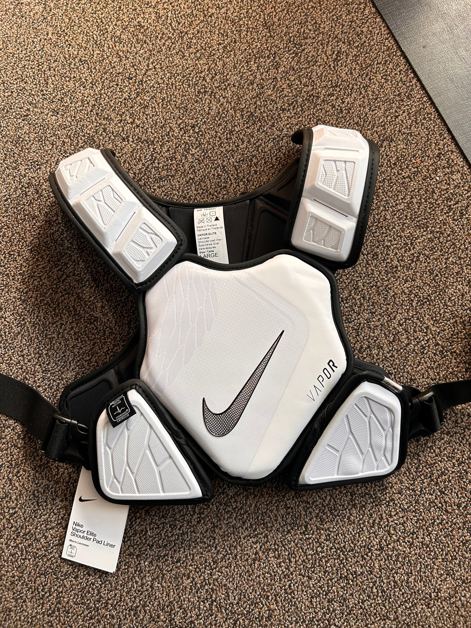 Nike Vapor Elite Men's Lacrosse Shoulder Pad Liner.