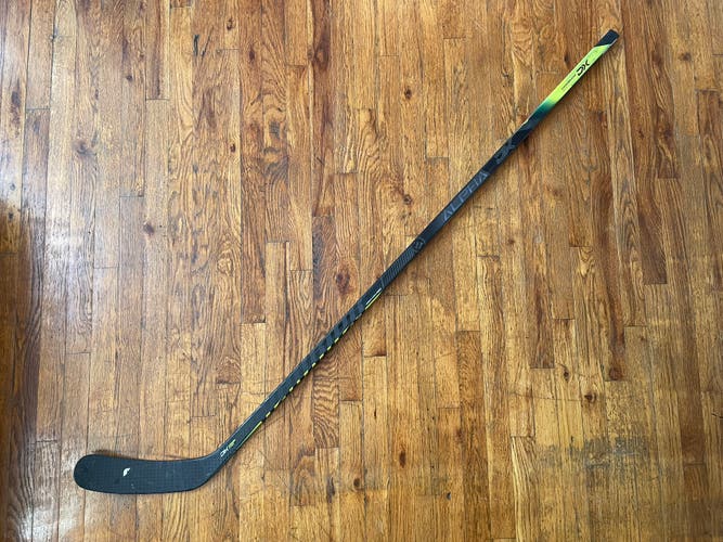 Like New Senior Right Handed W03 Alpha DX Hockey Stick