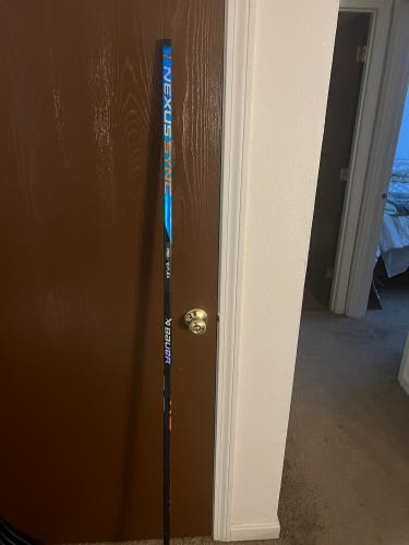 Senior Left Hand P92 New 70Flex P92 Nexus Sync Hockey Stick