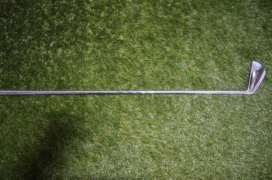 Walter Hagen	Ultradyne II	4 Iron	RH	38"	Steel	Stiff	New Grip