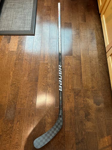 Senior Right Handed P92  Vapor Hyperlite Hockey Stick