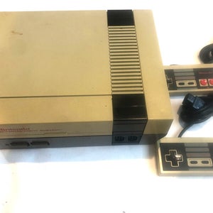 Nintendo Entertainment System NES-001 Video Game Console 2 Controllers no Plug