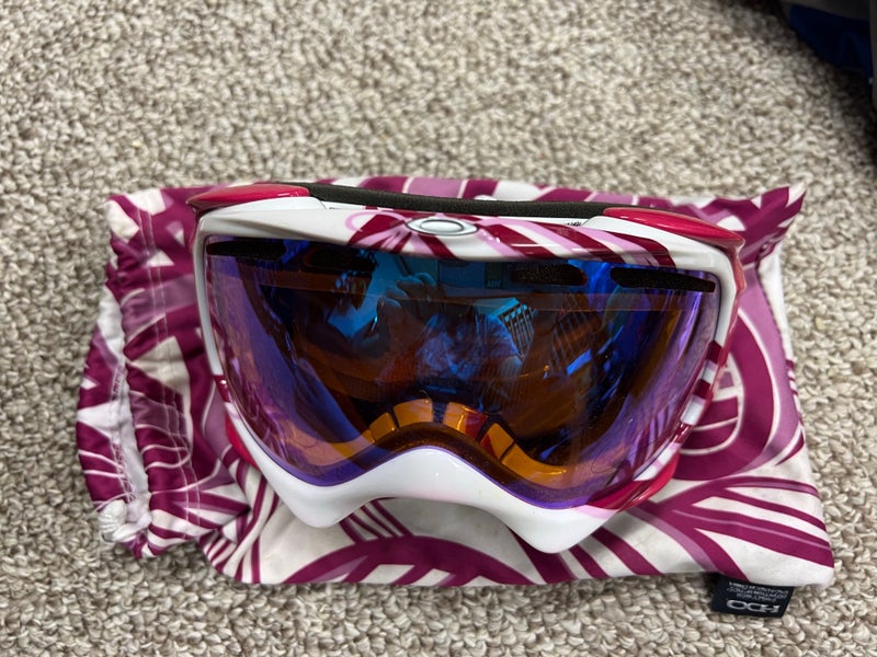 Women's Oakley Medium Ski Goggles