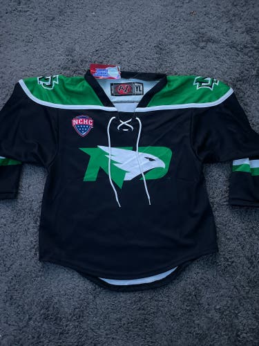 Youth Large University of North Dakota Fighting Hawks Hockey Jersey