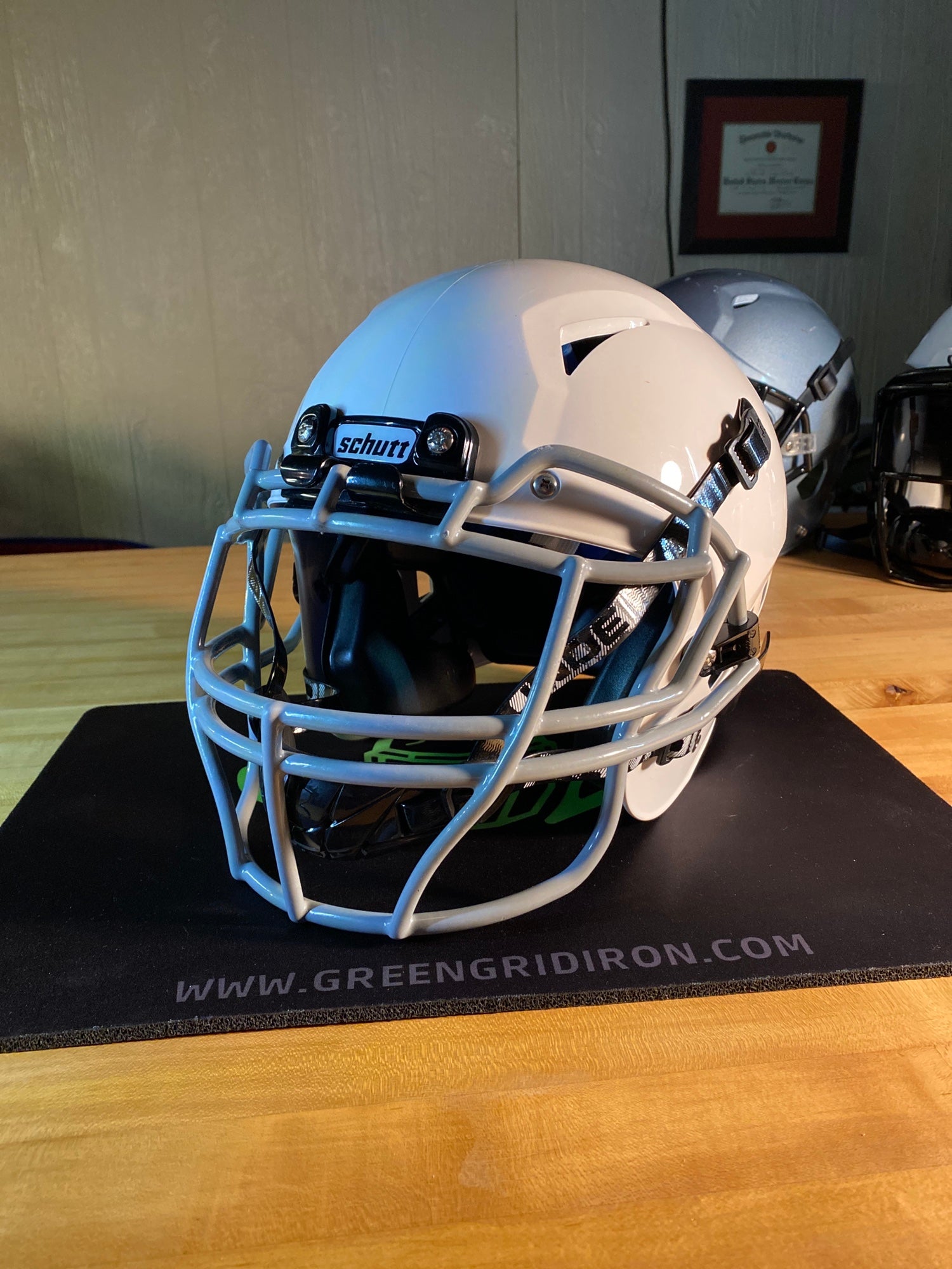 New Other Schutt Vengeance Z10 Football Helmet Youth Small White