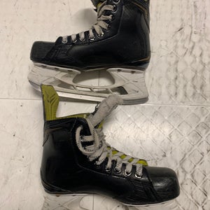 Used Bauer Regular Width  Size 4 Supreme S29 Hockey Skates