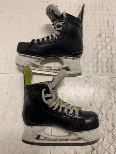 Used Bauer Regular Width  Size 4 Supreme S29 Hockey Skates