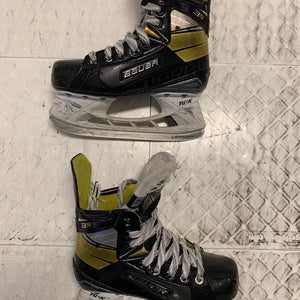 Used Bauer Regular Width  Size 2.5 Supreme 3S Hockey Skates