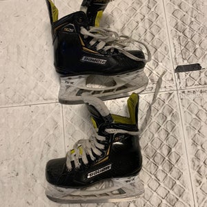 Used Bauer Regular Width  Size 1 Supreme S29 Hockey Skates