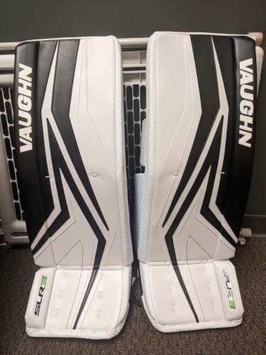 New 32" Vaughn SLR3 Pro Goalie Leg Pads
