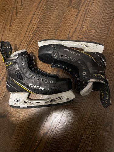 Used CCM Size 9 Super Tacks AS1 Hockey Skates