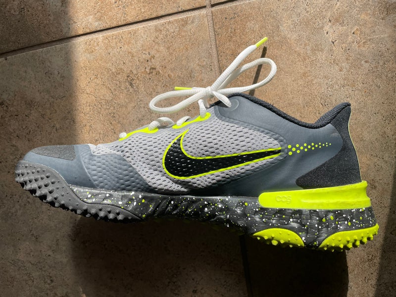 Nike Gray Men's Turf Cleats Low Top Huarache