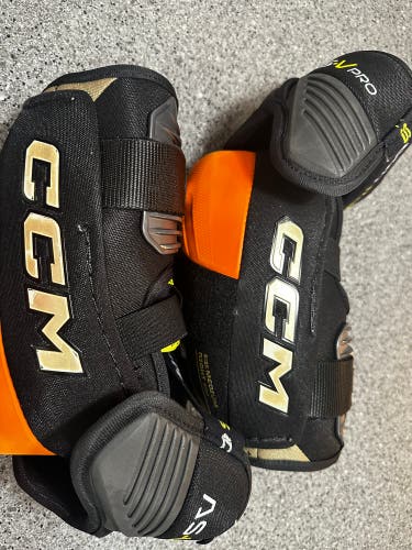 Used Medium CCM  Tacks AS-V Pro Elbow Pads