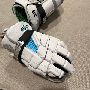 Maverick M4 Goalie Gloves - NEW WITH TAGS !!