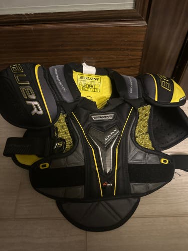 Junior Medium Bauer  Supreme 1S Shoulder Pads