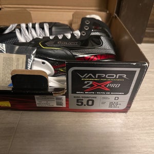 New Bauer Regular Width  Size 5 Vapor 2X Pro Hockey Goalie Skates