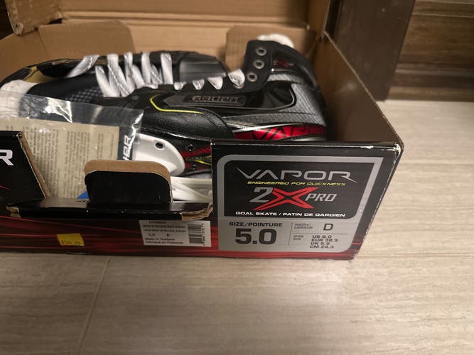 New Bauer Regular Width  Size 5 Vapor 2X Pro Hockey Goalie Skates