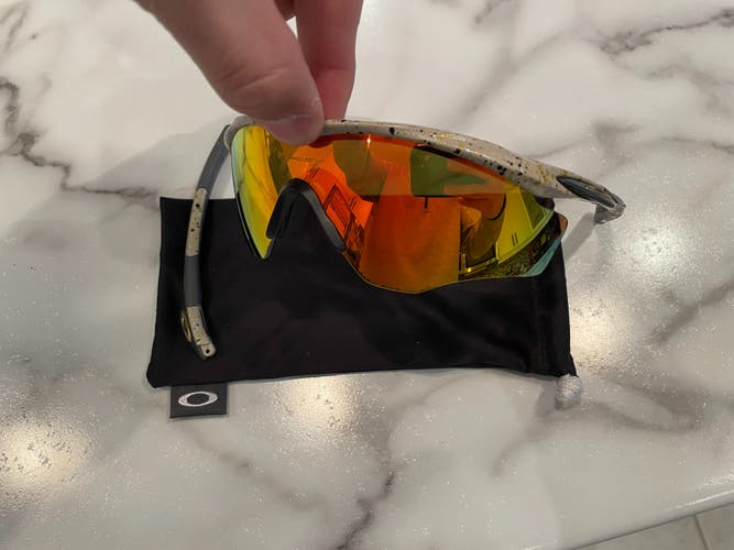 Oakley M2