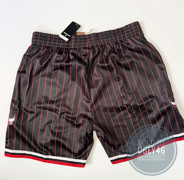 Mitchell & Ness NBA Chicago Bulls Swingman Shorts In Black