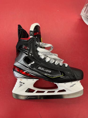 New Bauer Vapor 2X Pro Junior Hockey Skates Size 5.5 D