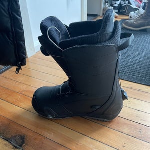 Men's slightly Used 2022 Size 9.0 Burton Ruler Snowboard Boots