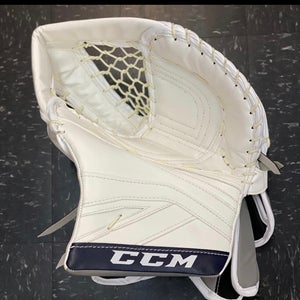 Pro stock ( game ready ) connor hellebuyck unused ccm glove