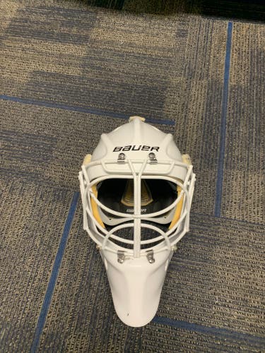 Bauer 960 goalie helmet