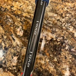 Junior Bauer Right Handed Vapor Hyperlite Hockey Stick P28 30 Flex
