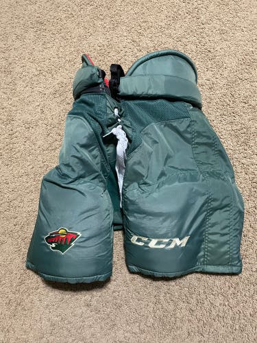 Used Minnesota Wild player breezers hp45x size large