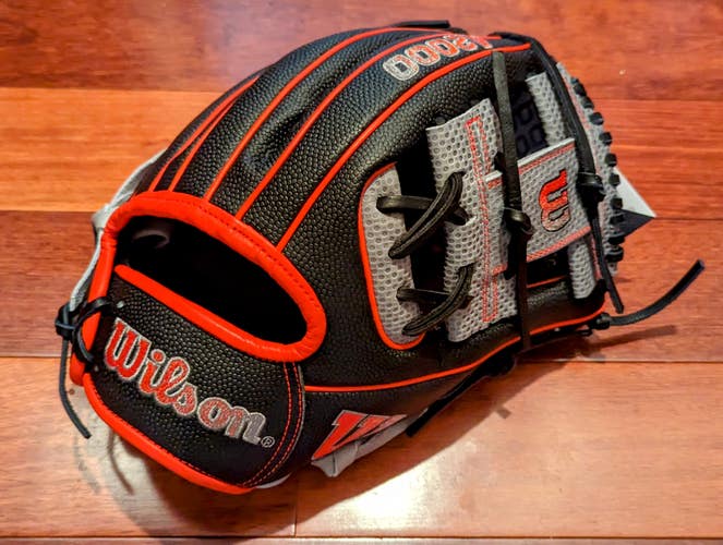New 2023 Wilson A2000 SC75 1975 Superskin + Spincontrol Baseball Infielder's Glove 11.75"
