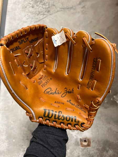 Wilson A2270 Right Hand Throw Baseball Glove 9"