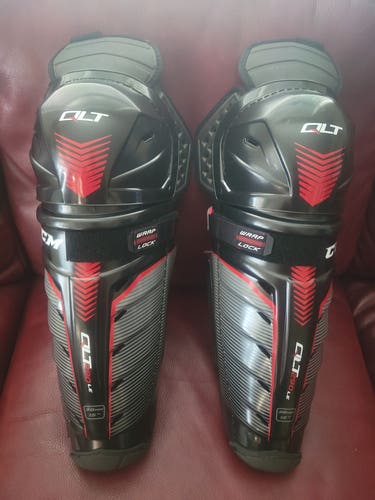 Used CCM QLT290LE Shin Pads