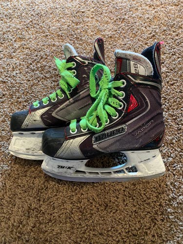 Youth Bauer Regular Width Size 1 Vapor x50 Hockey Skates