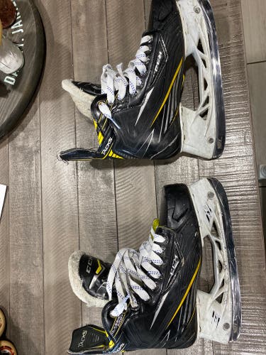 Used CCM Regular Width  Size 5 Tacks Classic Pro+ Hockey Skates