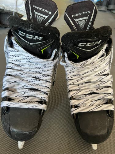 Used CCM Regular Width  Size 5.5 RibCor MaxxPro Hockey Skates
